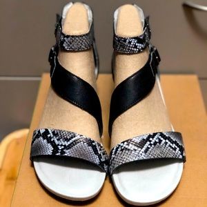 Jambu Brand “Black & Snake” leather sandals NWT